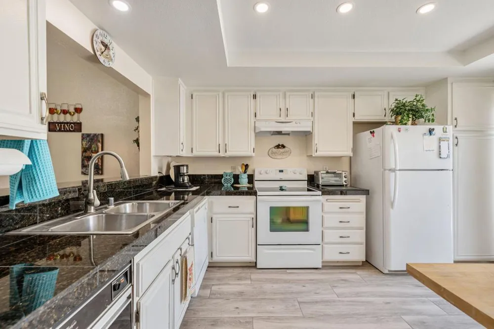34939 Calle Sama Cathedral City, CA 92234