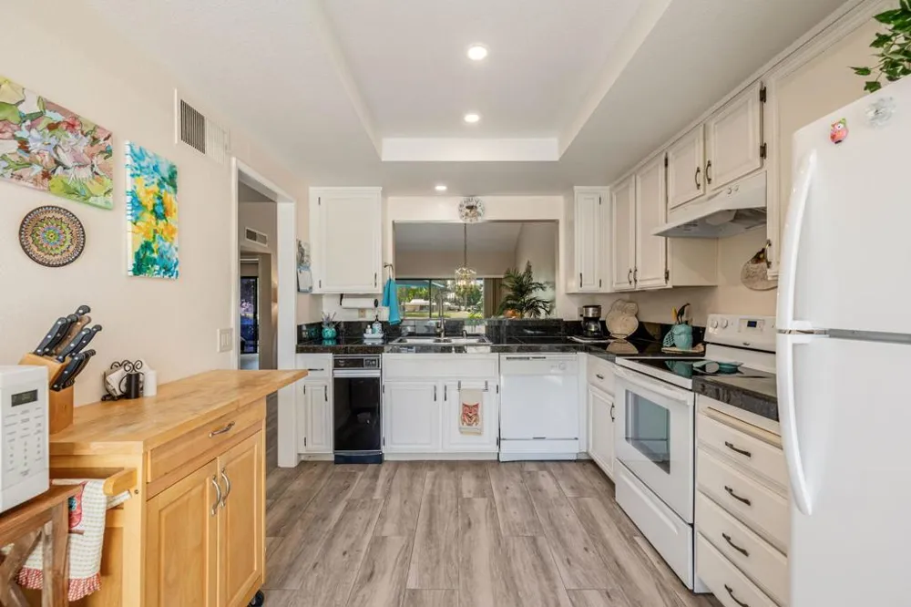 34939 Calle Sama Cathedral City, CA 92234