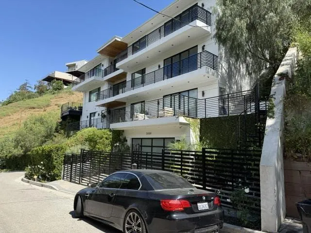 3800 Knobhill Drive Sherman Oaks, CA 91423