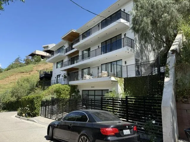 3800 Knobhill Drive Sherman Oaks, CA 91423