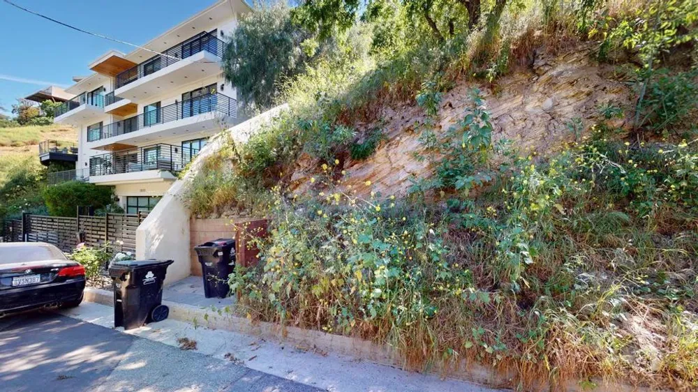 3800 Knobhill Drive Sherman Oaks, CA 91423