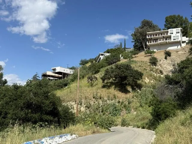 3800 Knobhill Drive Sherman Oaks, CA 91423