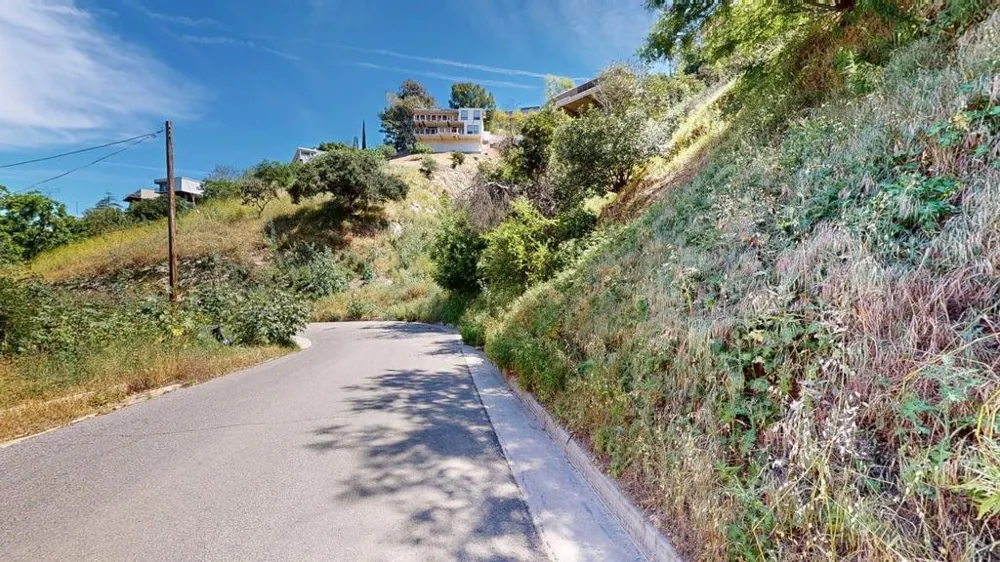 3810 Knobhill Drive Sherman Oaks, CA 91423