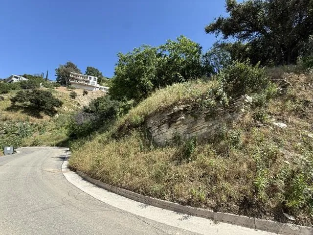 3810 Knobhill Drive Sherman Oaks, CA 91423