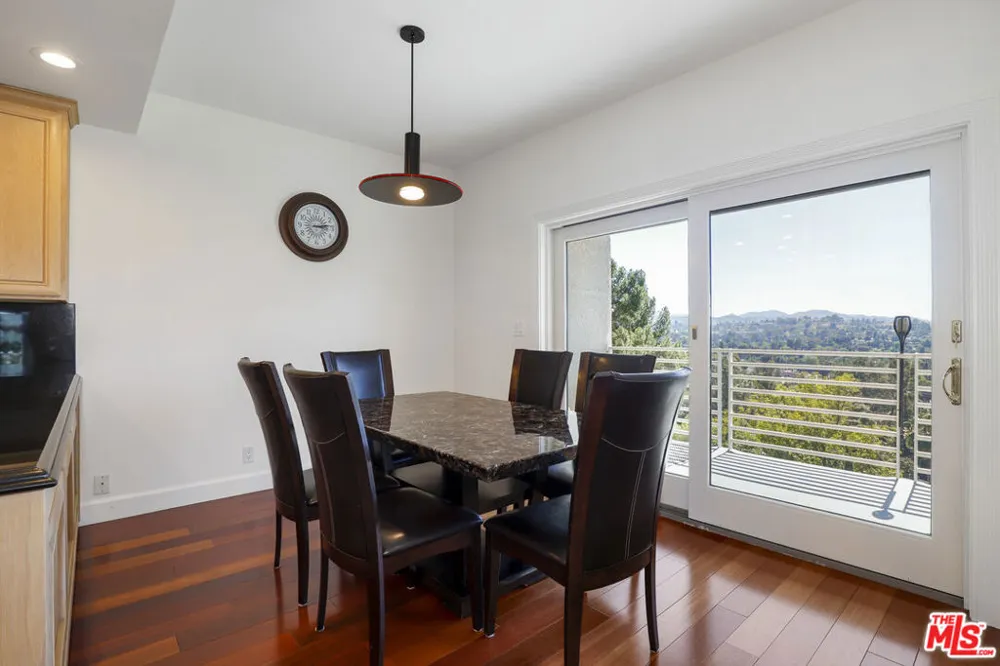5045 Calatrana Drive Woodland Hills, CA 91364
