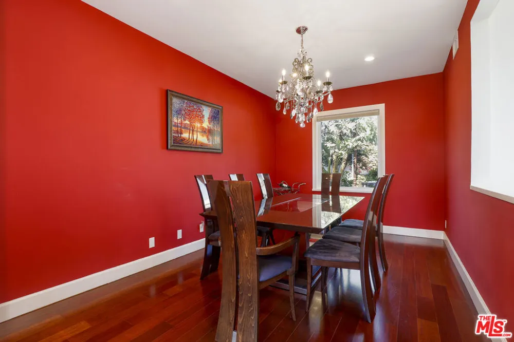 5045 Calatrana Drive Woodland Hills, CA 91364