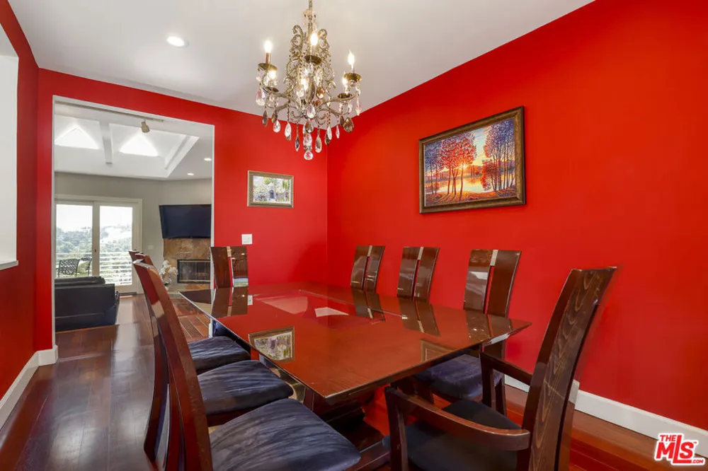 5045 Calatrana Drive Woodland Hills, CA 91364
