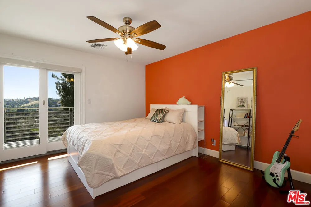 5045 Calatrana Drive Woodland Hills, CA 91364