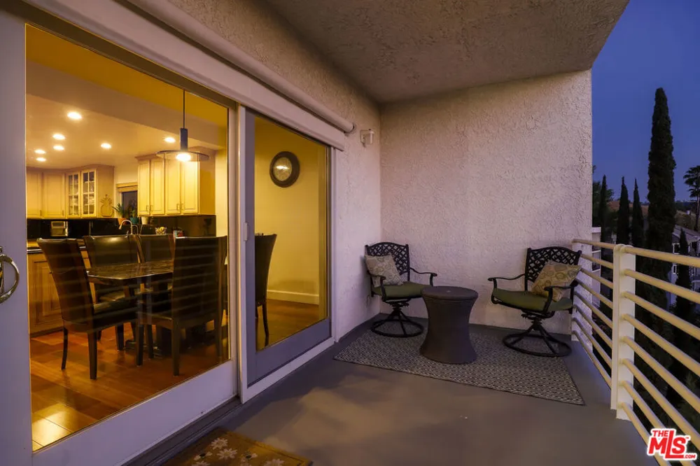 5045 Calatrana Drive Woodland Hills, CA 91364