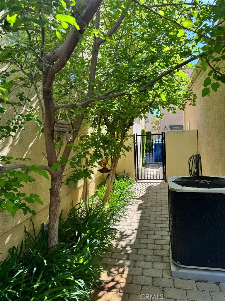 20323 Livorno Way Porter Ranch, CA 91326