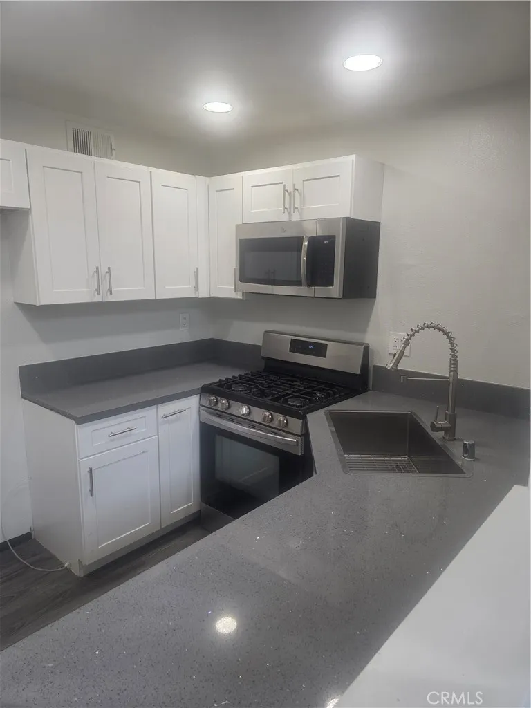 11150 Glenoaks #104 Pacoima, CA 91331