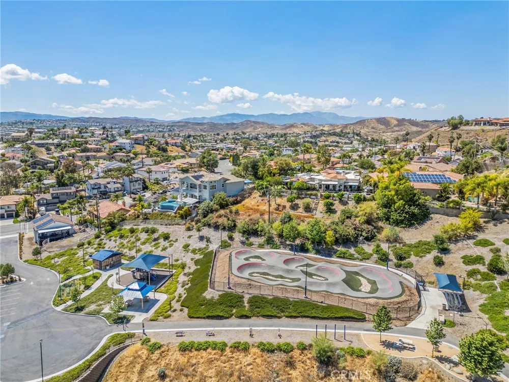 22920 Green Pine Canyon Lake, CA 92587