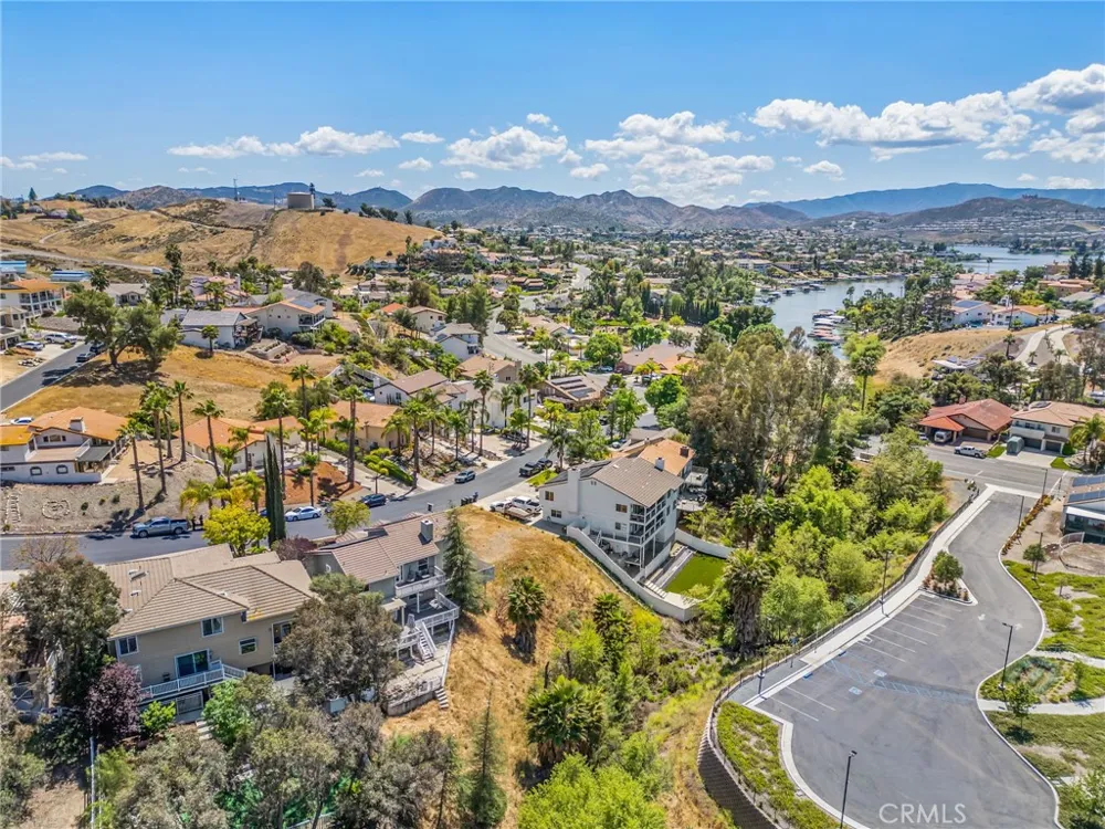 22920 Green Pine Canyon Lake, CA 92587