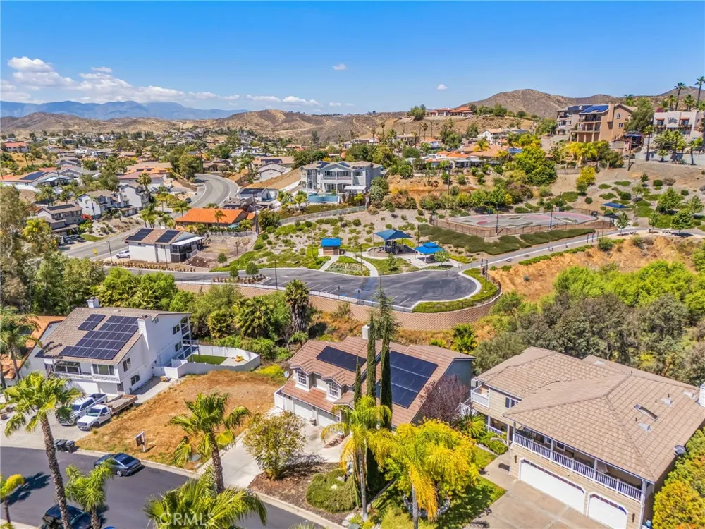 22920 Green Pine Canyon Lake, CA 92587