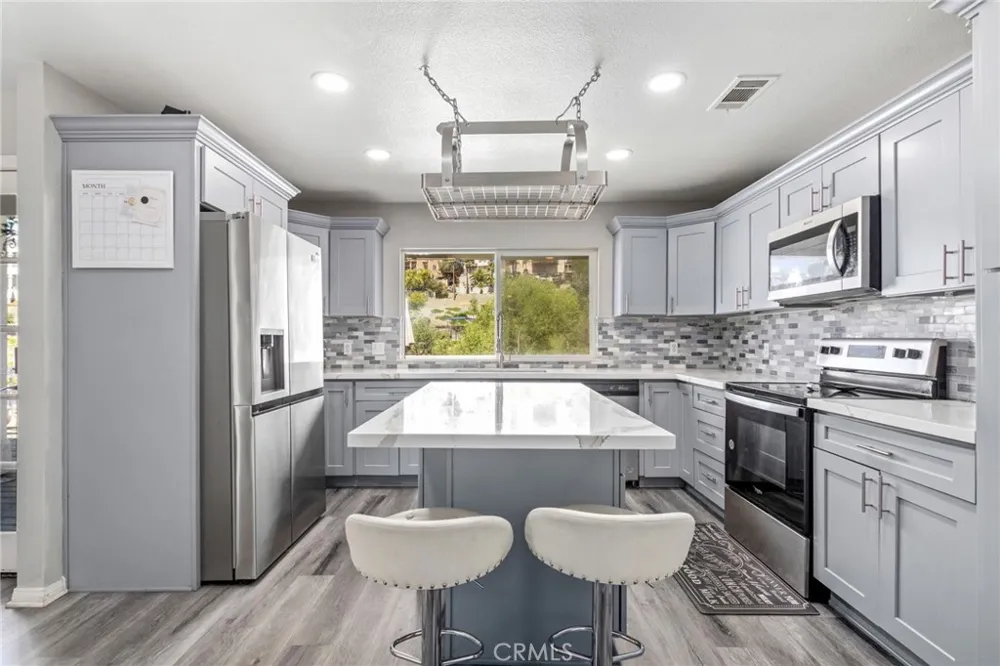 22920 Green Pine Canyon Lake, CA 92587