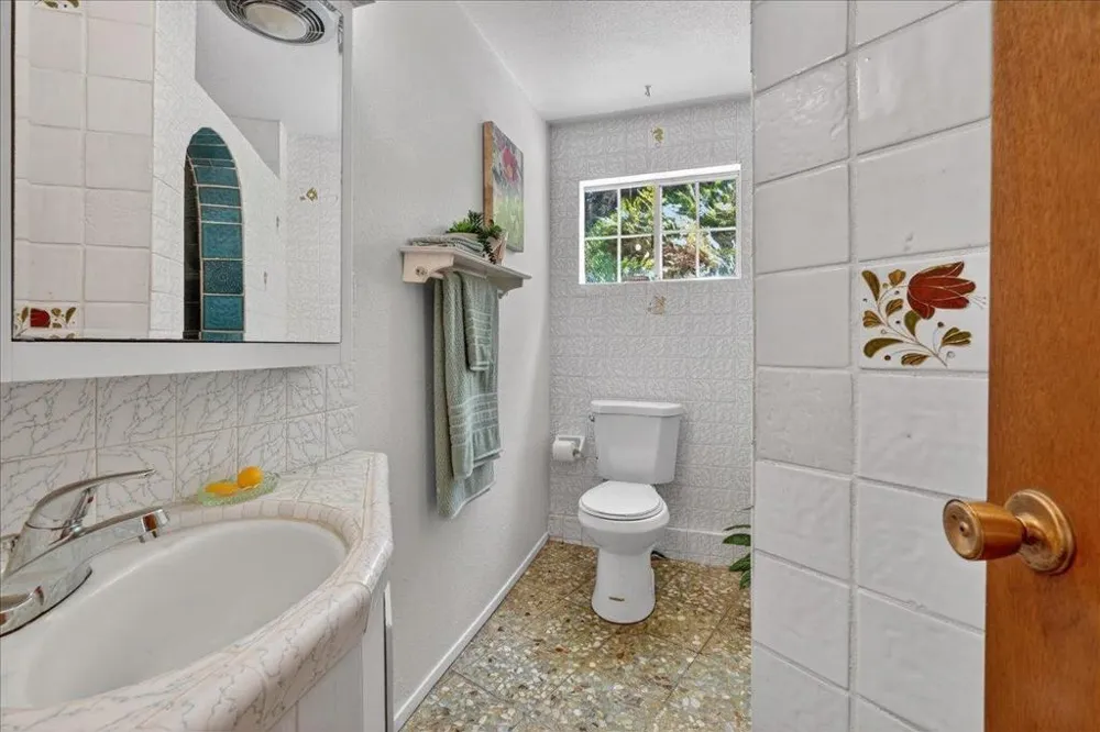575 Snyder Avenue Aromas, CA 95004