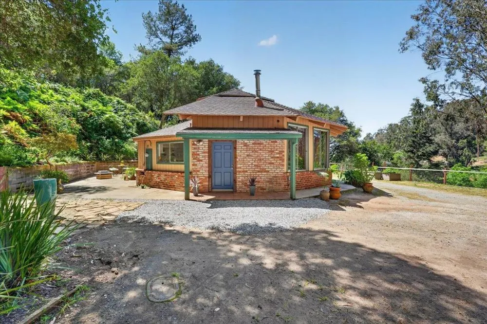 575 Snyder Avenue Aromas, CA 95004