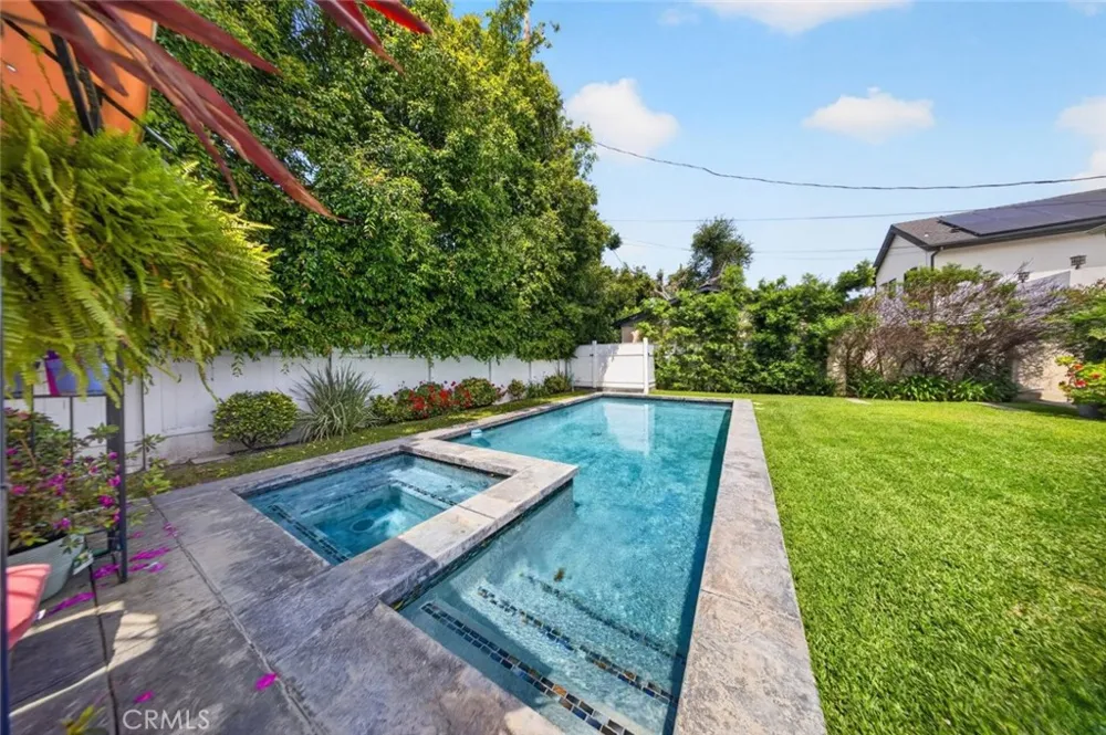 4533 Farmdale Avenue North Hollywood, CA 91602