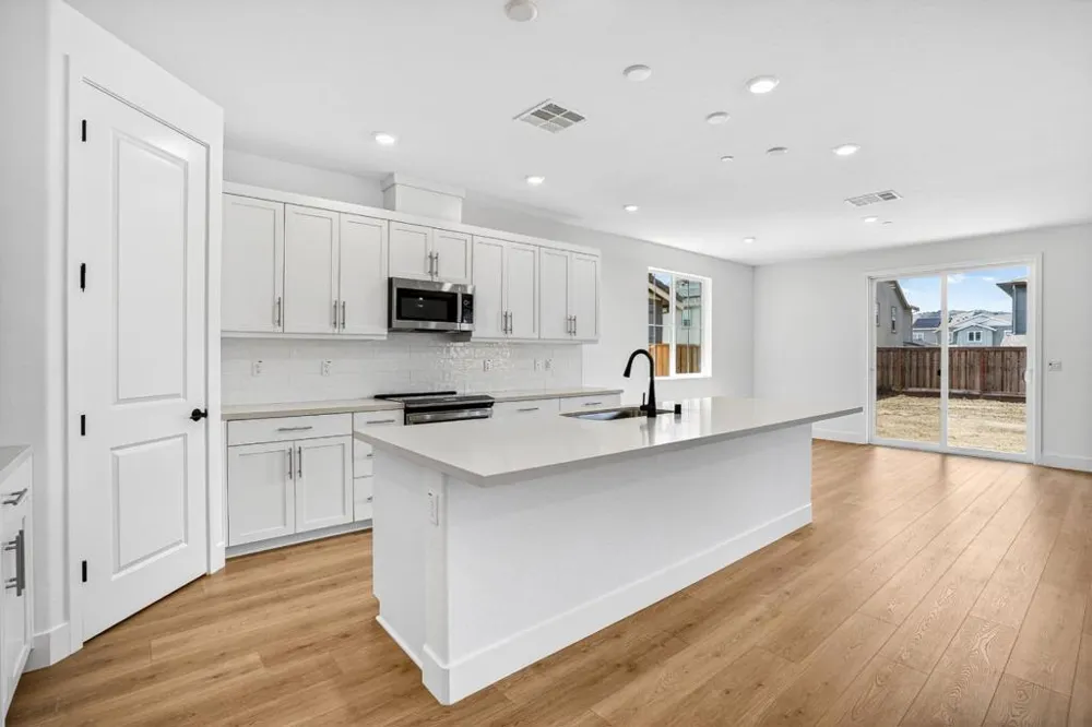 190 Golden Gate Lane Vacaville, CA 95687