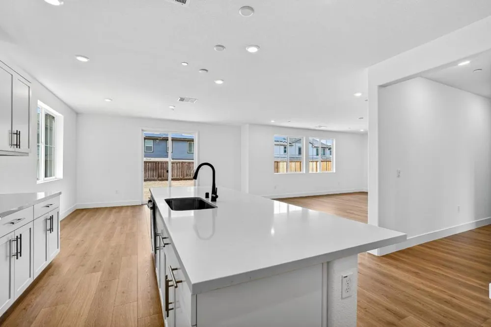 190 Golden Gate Lane Vacaville, CA 95687