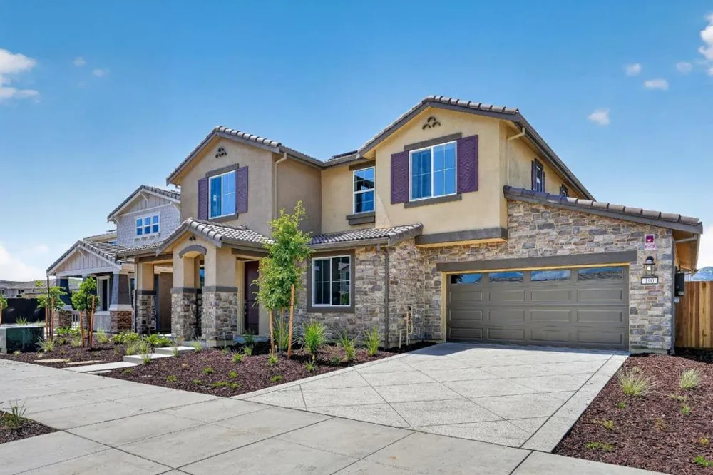 190 Golden Gate Lane Vacaville, CA 95687