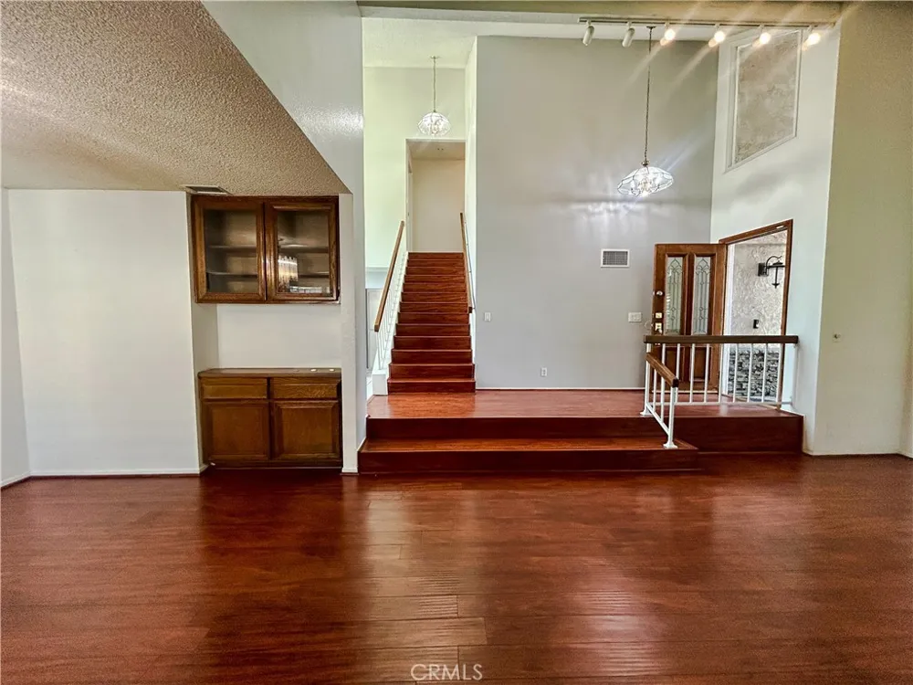 10 Bluff Point Circle Phillips Ranch, CA 91766