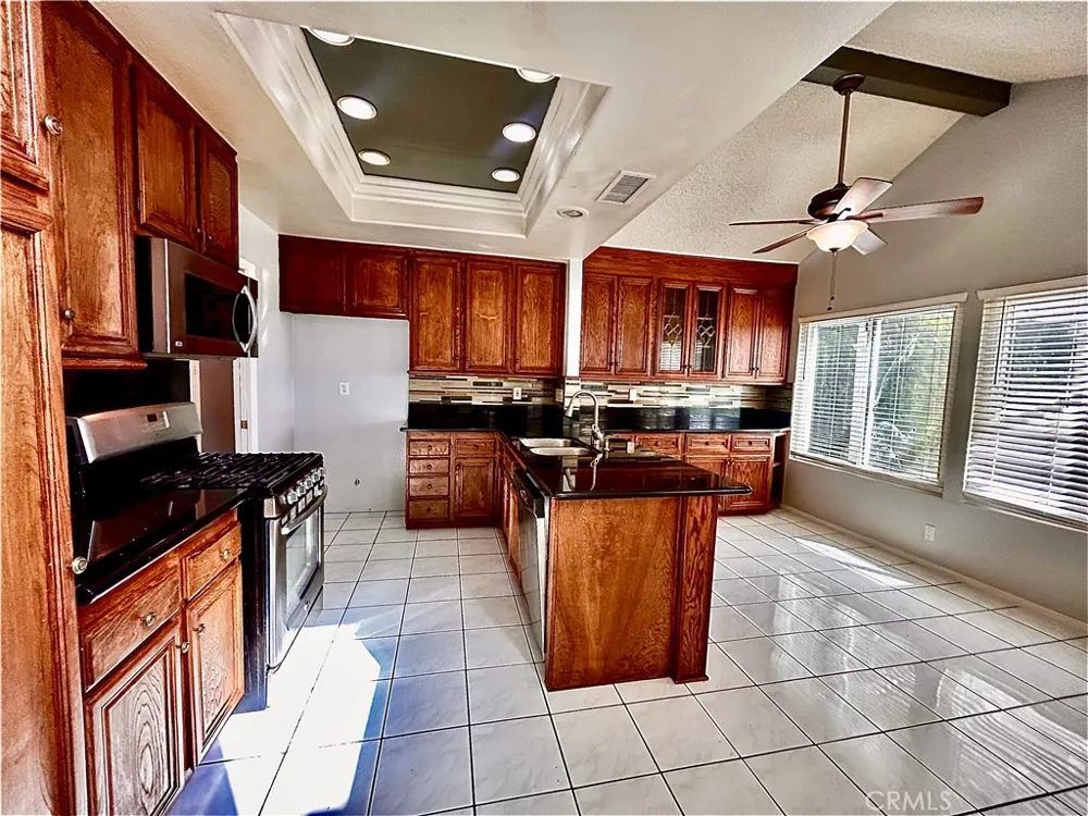 10 Bluff Point Circle Phillips Ranch, CA 91766