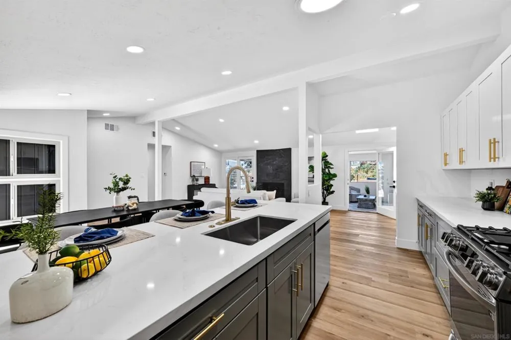 2546 MARATHON DR San Diego, CA 92123