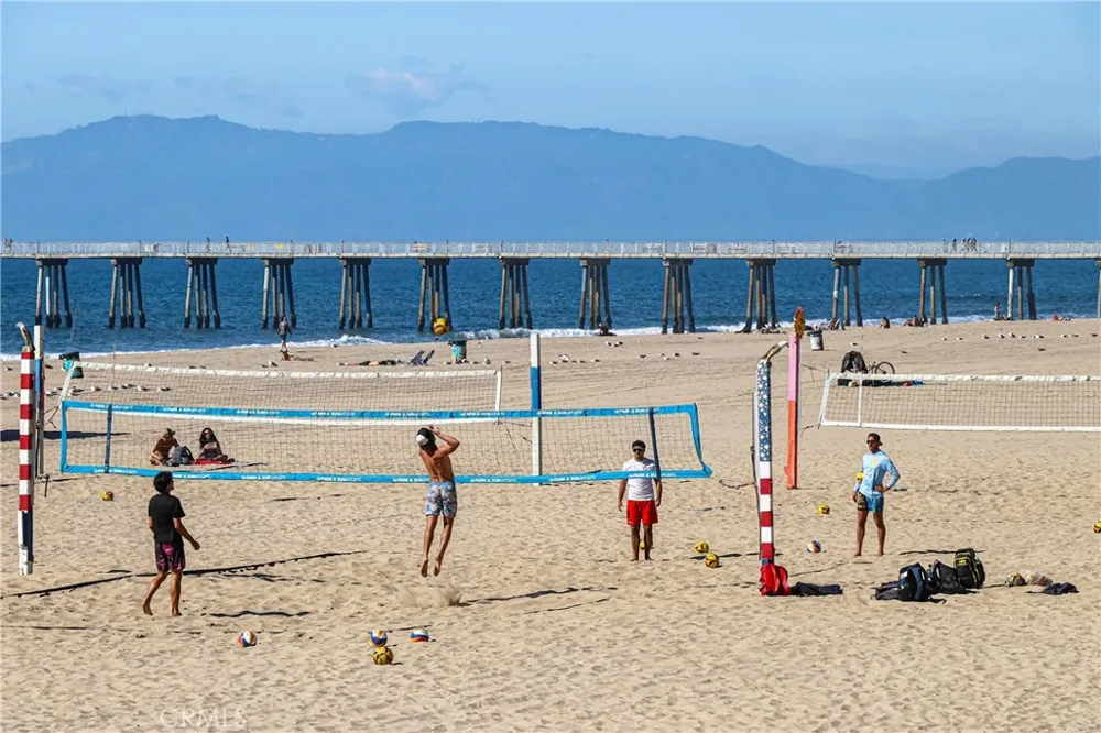 532 The Strand Hermosa Beach, CA 90254