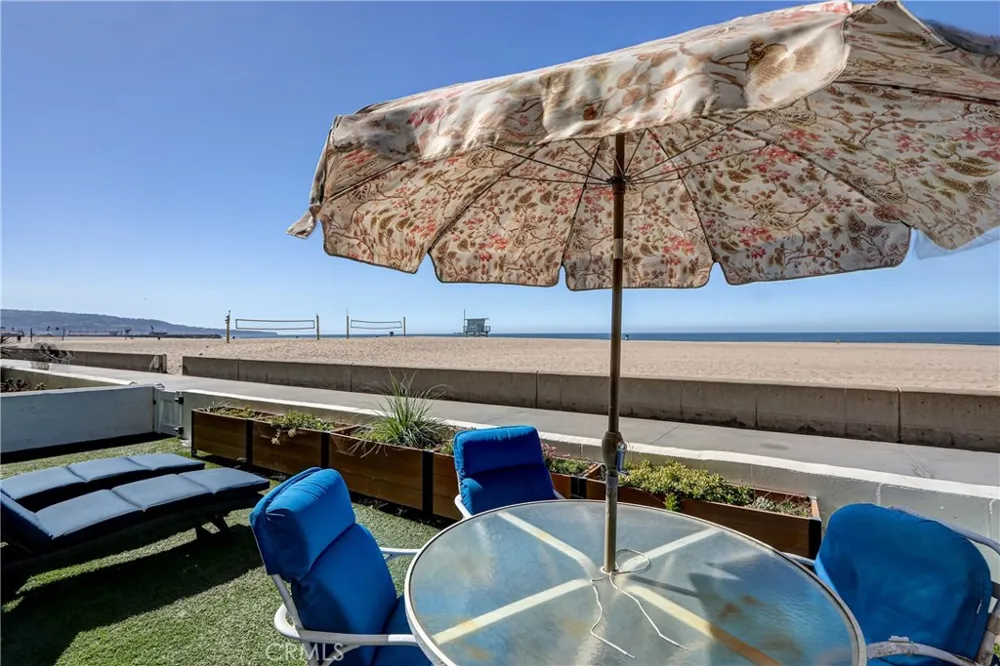 532 The Strand Hermosa Beach, CA 90254