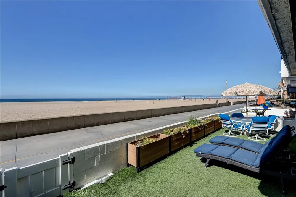 532 The Strand Hermosa Beach, CA 90254