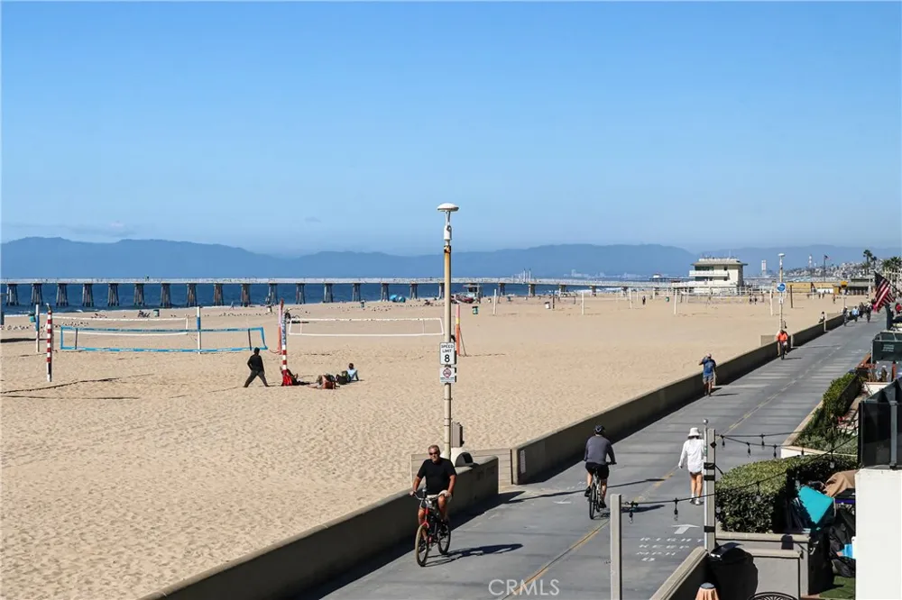 532 The Strand Hermosa Beach, CA 90254