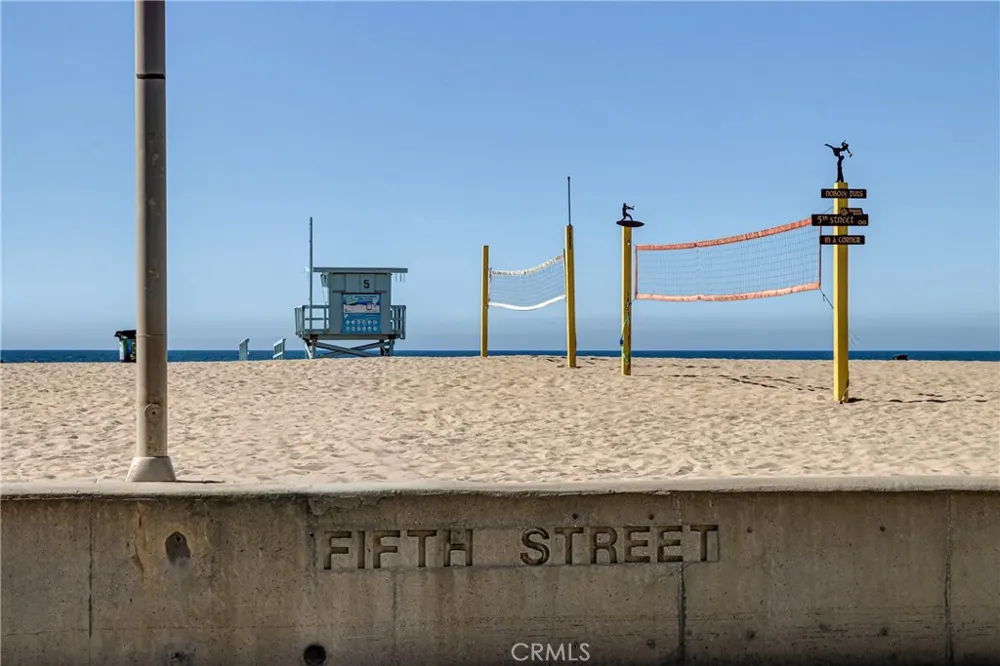 532 The Strand Hermosa Beach, CA 90254