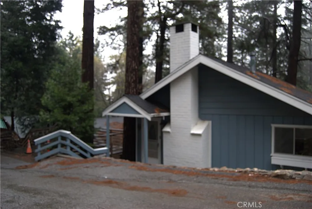 807 Sierra Vista Twin Peaks, CA 92391
