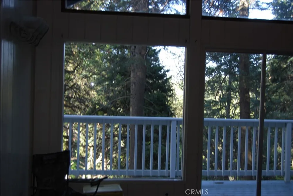 807 Sierra Vista Twin Peaks, CA 92391
