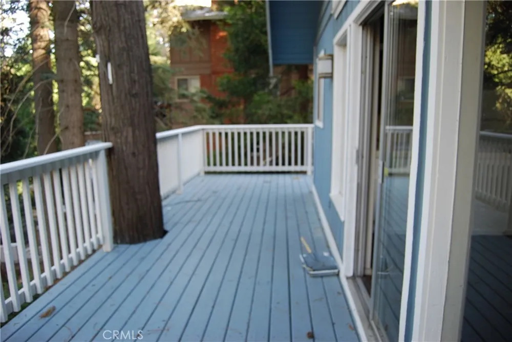 807 Sierra Vista Twin Peaks, CA 92391