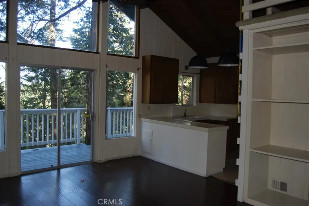 807 Sierra Vista Twin Peaks, CA 92391