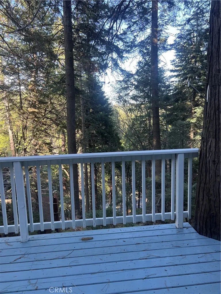 807 Sierra Vista Twin Peaks, CA 92391