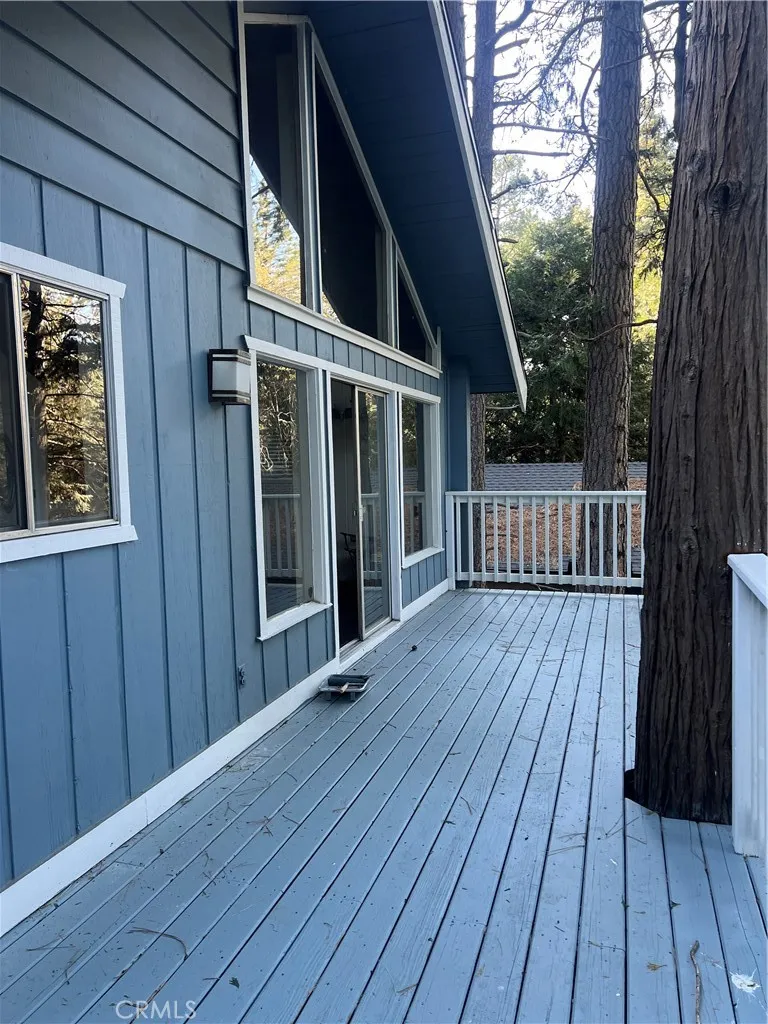 807 Sierra Vista Twin Peaks, CA 92391