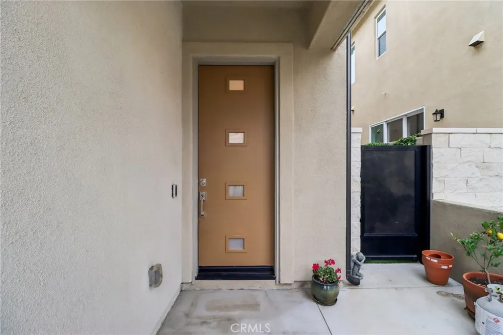 27230 Red Willow Court Valencia, CA 91381