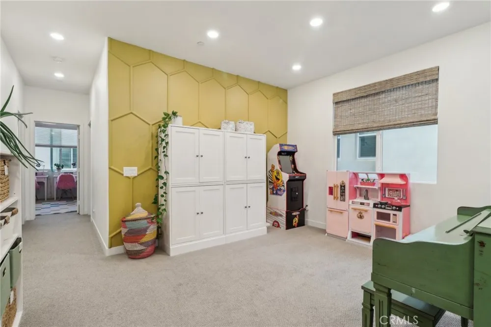 27230 Red Willow Court Valencia, CA 91381