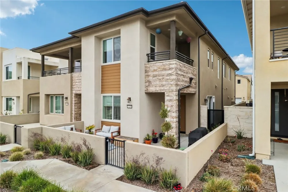 27230 Red Willow Court Valencia, CA 91381