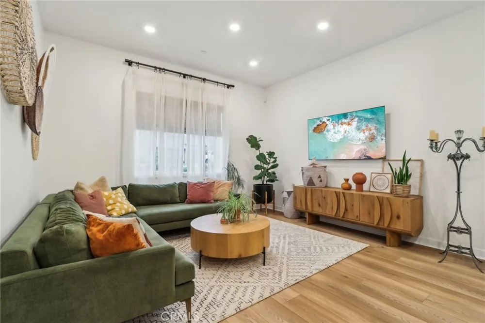 27230 Red Willow Court Valencia, CA 91381