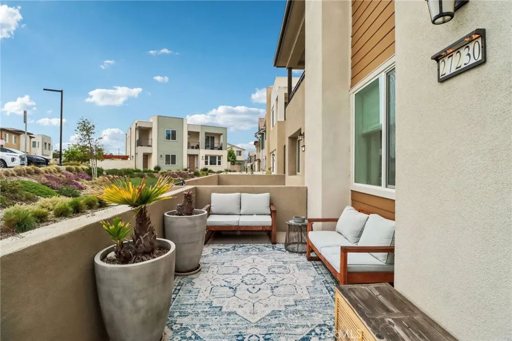 27230 Red Willow Court Valencia, CA 91381