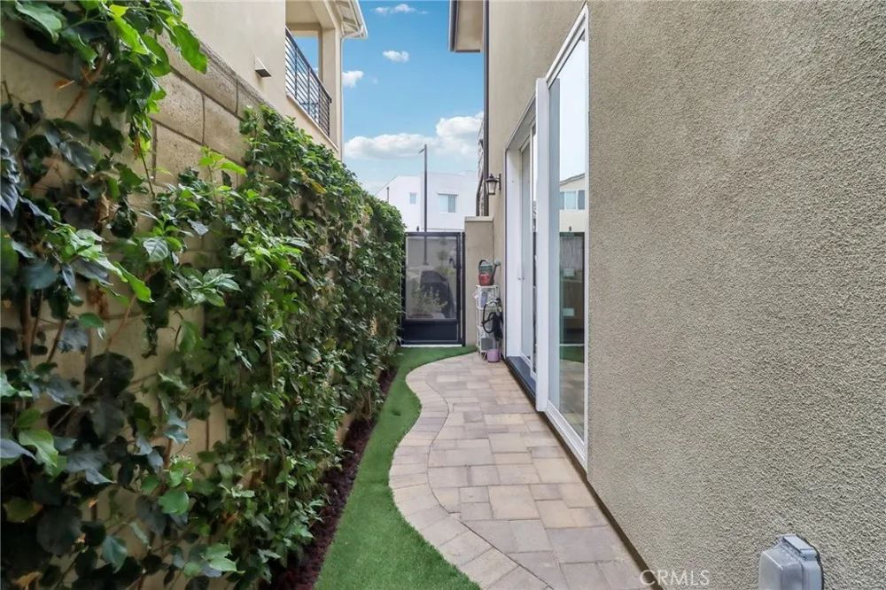 27230 Red Willow Court Valencia, CA 91381