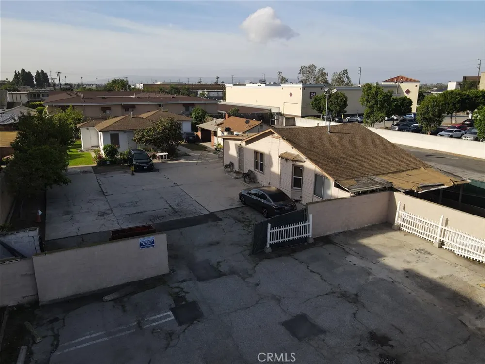 1716 W Redondo Beach Gardena, CA 90247