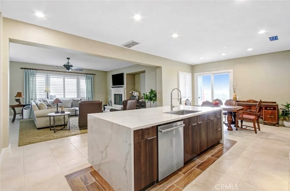 498 Green Orchard Riverside, CA 92506