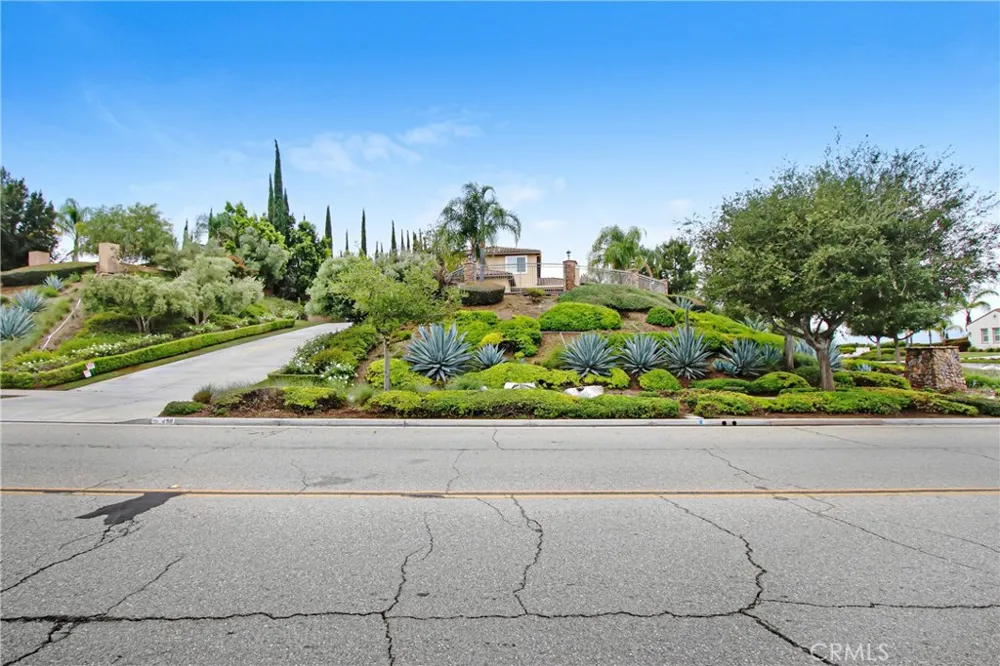 498 Green Orchard Riverside, CA 92506