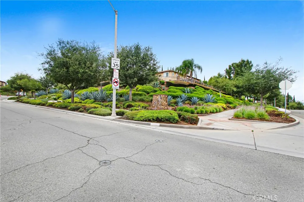498 Green Orchard Riverside, CA 92506