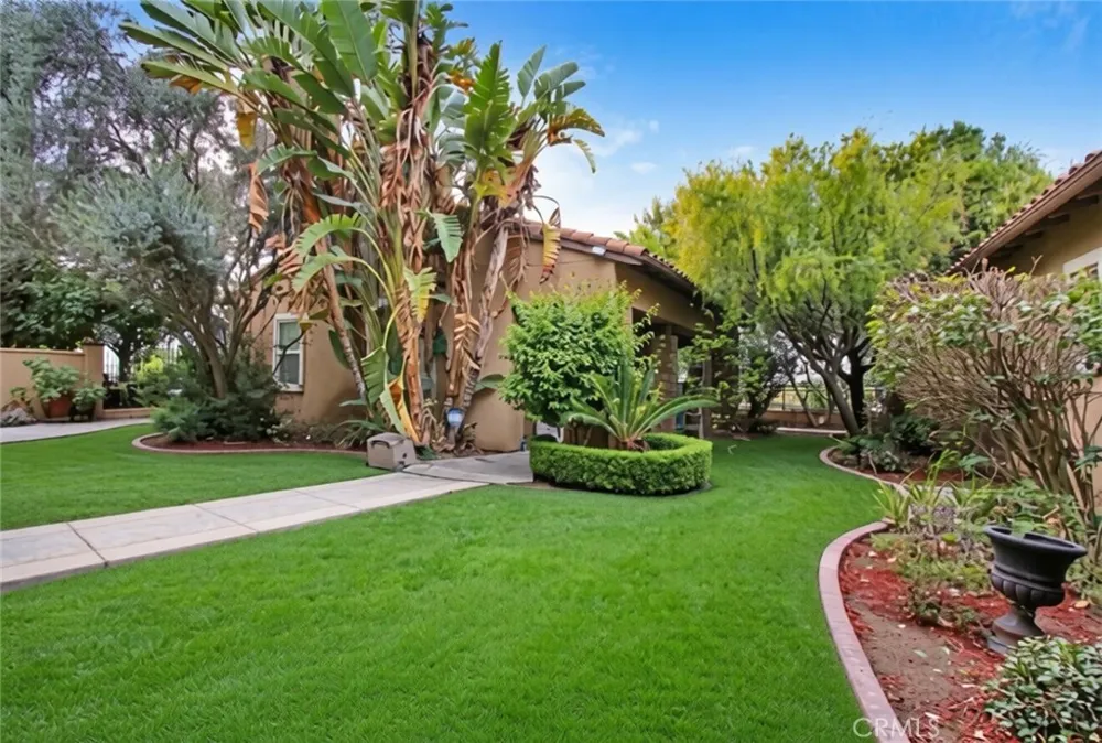 498 Green Orchard Riverside, CA 92506
